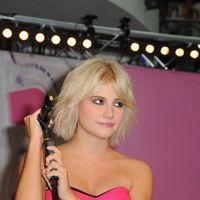 Pixie Lott performs after unveils her Autumn/Winter range | Picture 87735